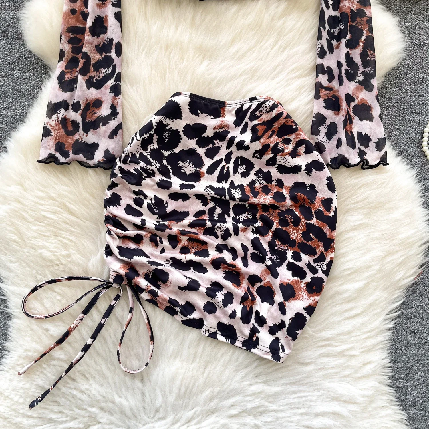 Сексуальный укороченный топ с длинными рукавами и леопардовым принтом короткая