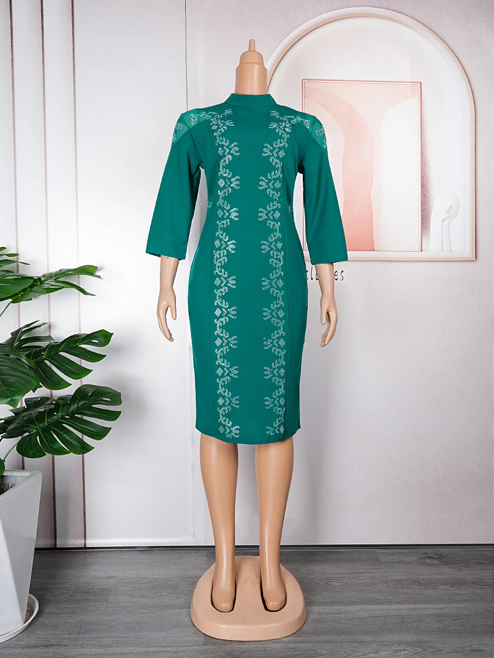 Рисунок 4 - Зеленые, белые, красные африканские платья для женщин