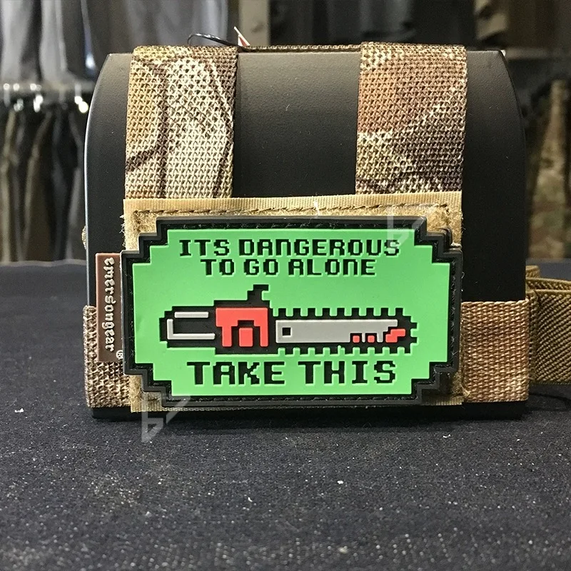 Нашивки с крючками и петлями для оружия из ПВХ версии Q. Опасный в одиночку.