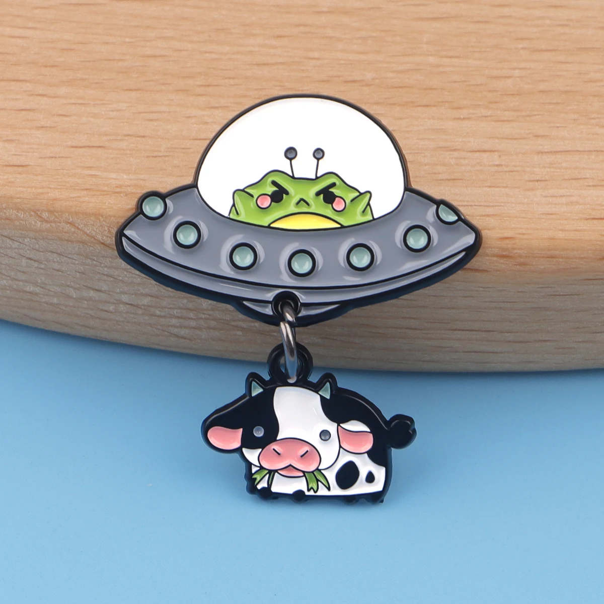 Эмалированные броши цвет в ассортименте