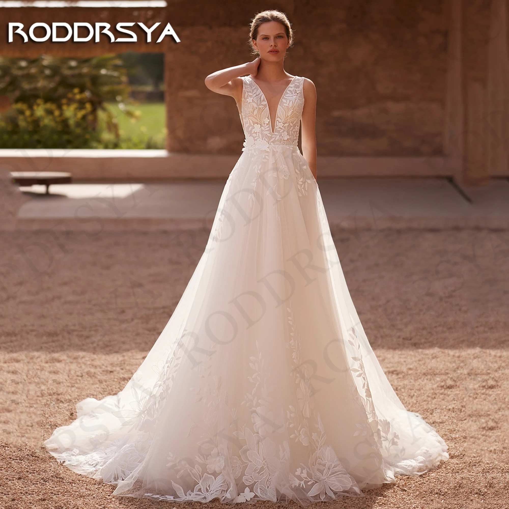 Фото Очаровательное женское платье RODDRSYA с V-образным вырезом, роскошная кружевная аппликация, ТРАПЕЦИЕВИДНОЕ свадебное платье без рукавов, индивидуальная Мода Очаровательное свадебное платье в богемном стиле Роскошные к №4