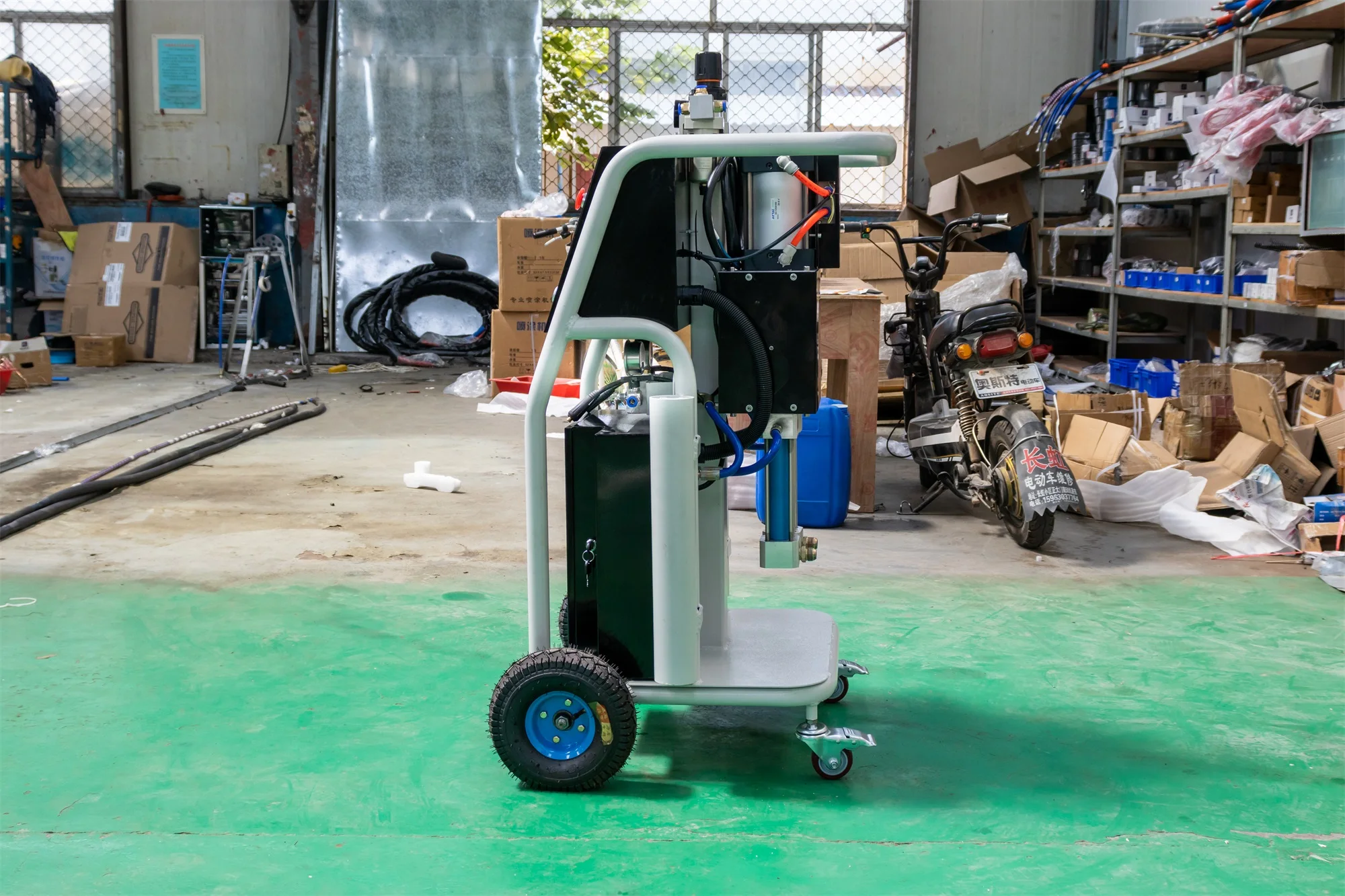 CNMC-D полиуретановая покрасочная машина Популярная машина для нанесения пенопласта методом распыления/впрыска с производительностью 2-8 кг/мин.