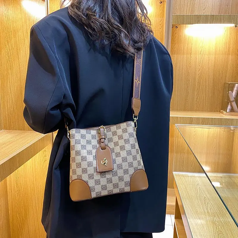 Popular Bag 2023 New Fashionable Crossbody Bag Box Popular Bucket Bag