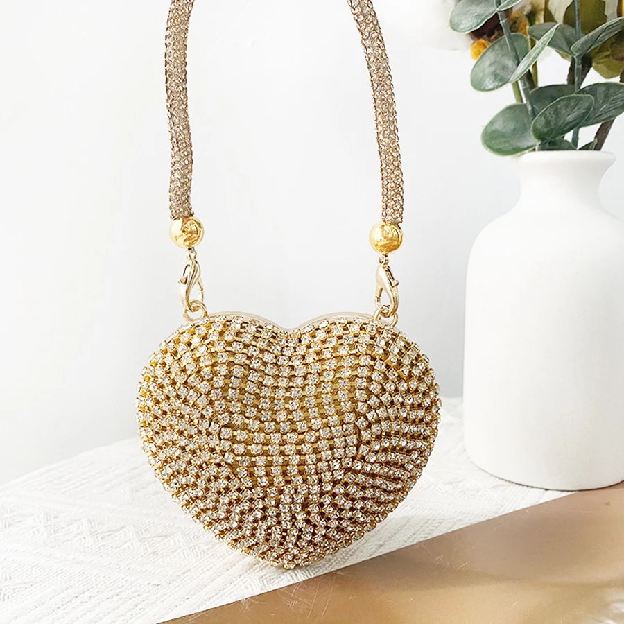 Клатч из стразов с кисточкой и бусинами кошелек в форме сердца защелкой для