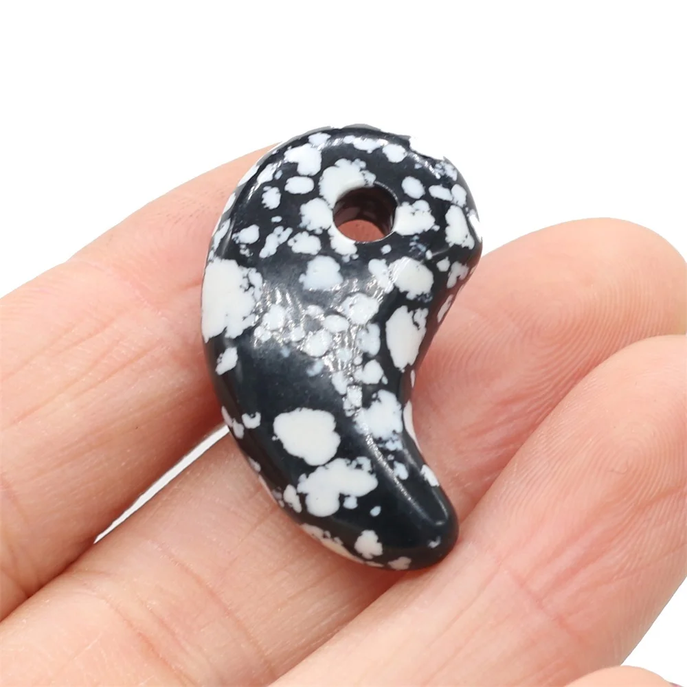 Перфорированный кулон в виде запястья из Натурального Розового Кварца 18 х30 мм |