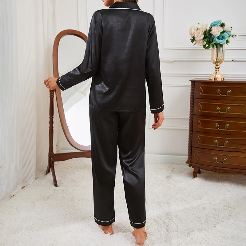 Женский атласный пижамный комплект