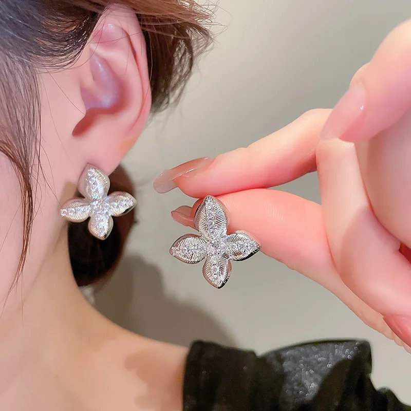 

Minar Sweet Shiny CZ Cubic Zirconia Flower Earring for Women Silver Pleated Copper Floral Petal Drop Dangle Earrings Oorbellen