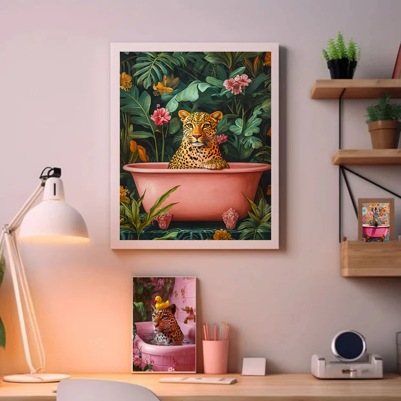 Эклектический цветной постер с животным принтом черный кот гепард в ванне