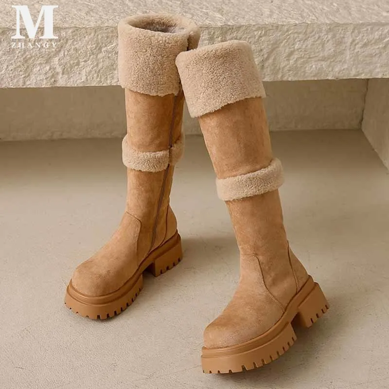 Меховые массивные женские высокие ботинки замшевые элегантные теплые на среднем