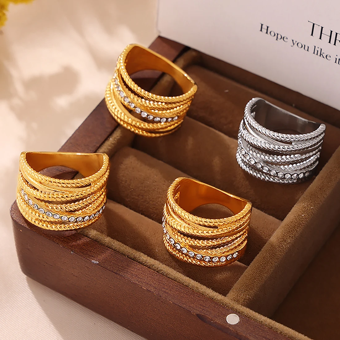 Женское кольцо из нержавеющей стали с золотым покрытием