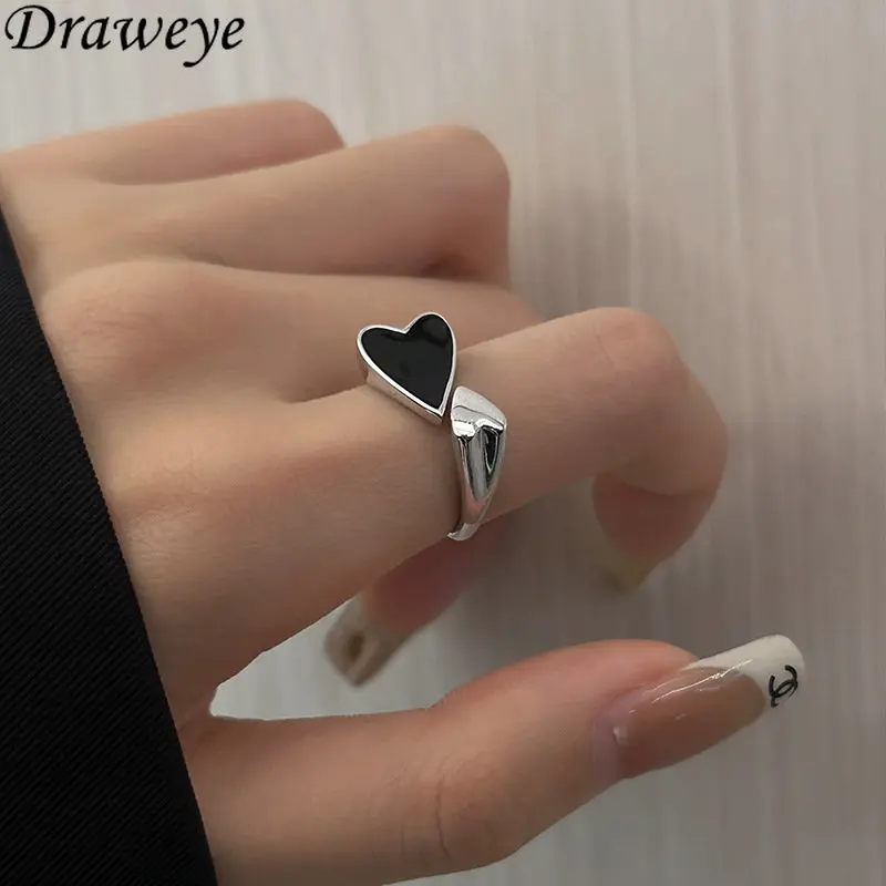 

Draweye Simple Rings for Women Heart Black Metal Korean Fashion Y2k Vintage Anillos Mujer Forefinger Ins Punk Style Jewelry