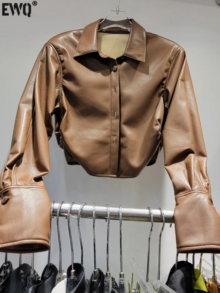 

Женская Асимметричная куртка [EWQ], короткая куртка цвета хаки из искусственной кожи с длинным рукавом и асимметричным подолом, новинка сезона осень-зима 2023, 16U3972