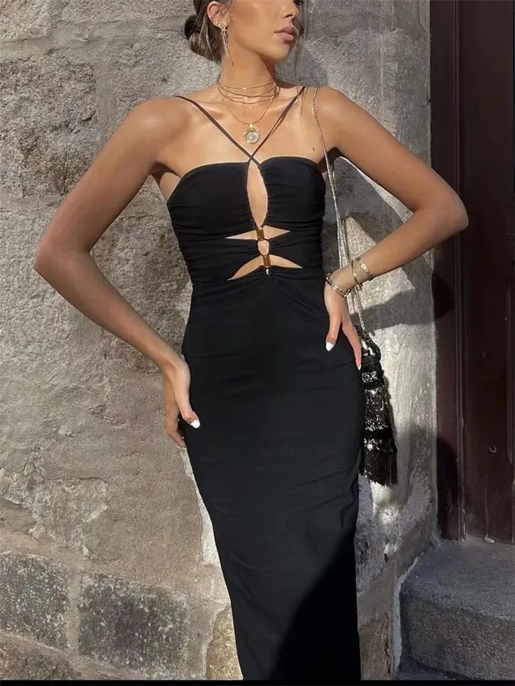 

Платье-комбинация женское черное с вырезами и открытыми плечами, средней длины