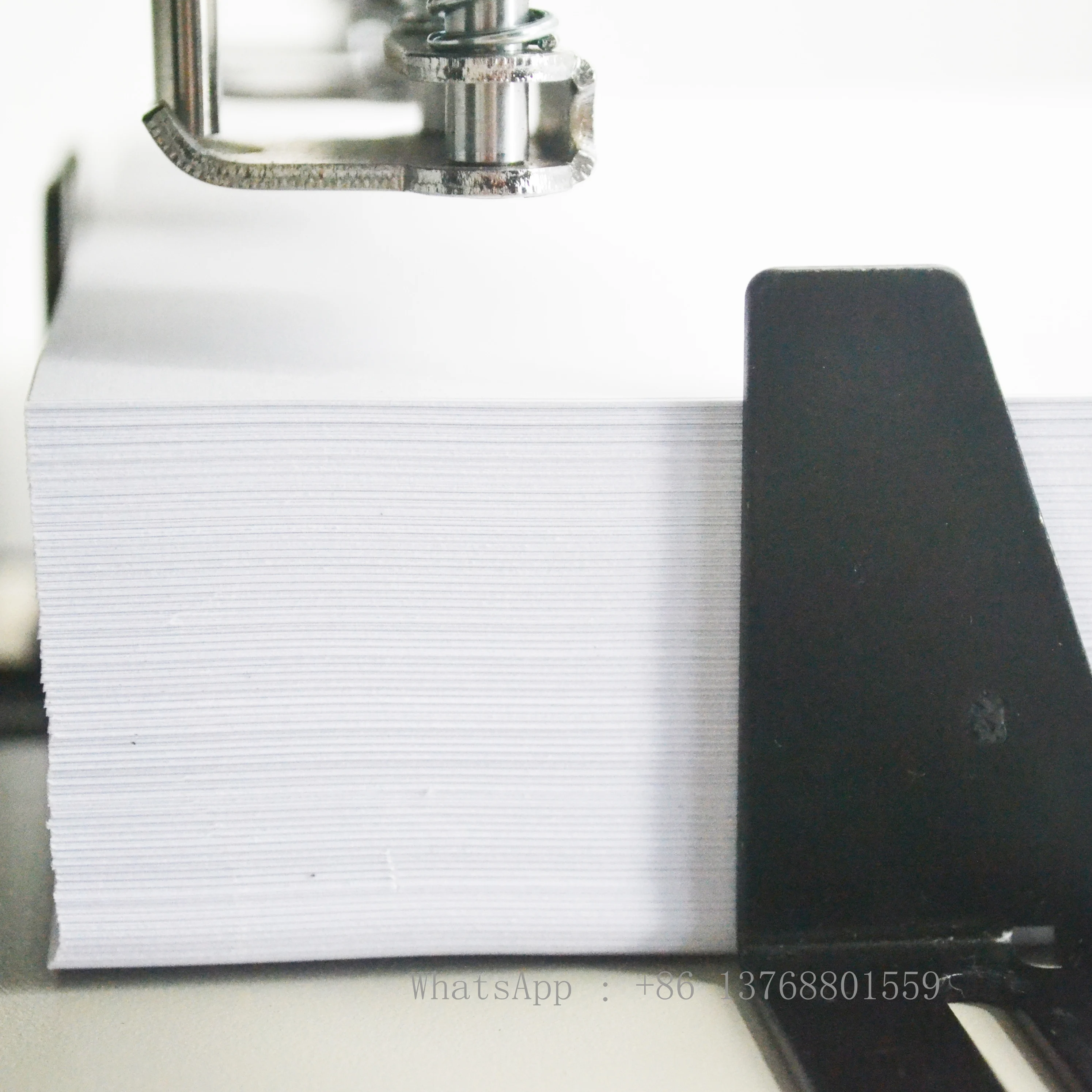 Uving DK8083 Электрическая настольная машина для штамповки бумаги с тремя отверстиями