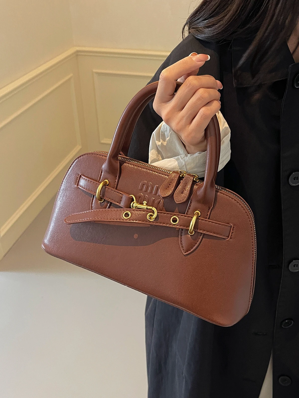 Женская сумка в стиле ретро