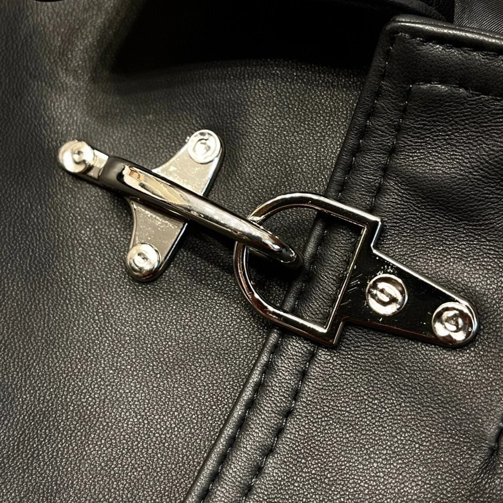 Рисунок 5 - Длинный кожаный тренчкот с поясом