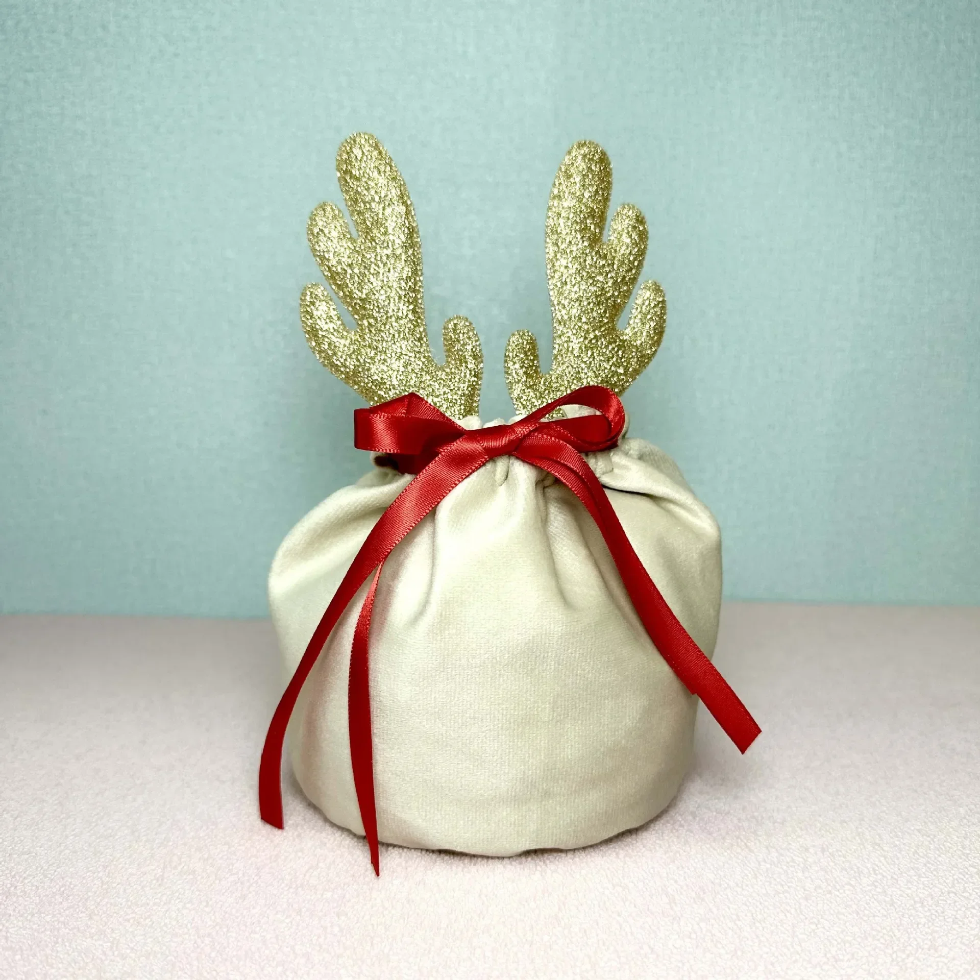 Бежевые бархатные мешочки для украшений