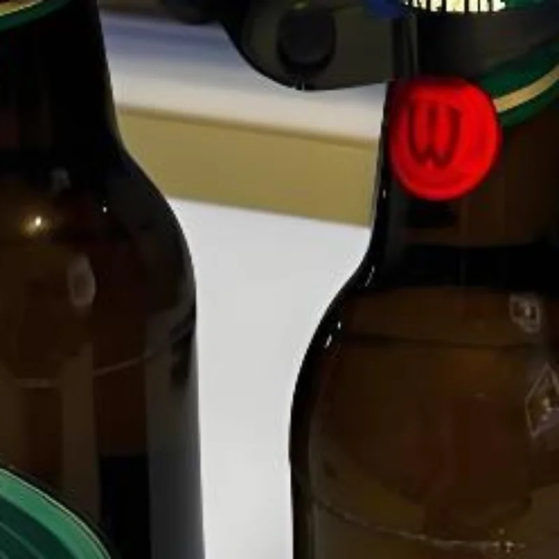 Фото Коллекционные крышки для пивных бутылок Helmet Craft Beer: Солдатский салют, минимальное количество повторов, без вмятин, огромный ассортимент разнообразных крышек. №1