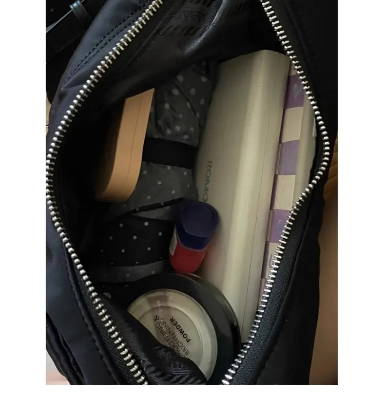 Новинка 2024 женская сумка в стиле ретро с черным облаком и небольшим корпусом