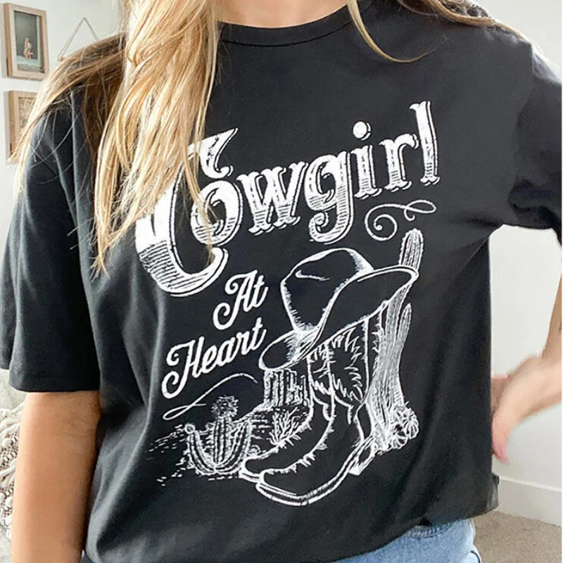 

Футболка женская с капюшоном «кактус» и принтом в виде сердца