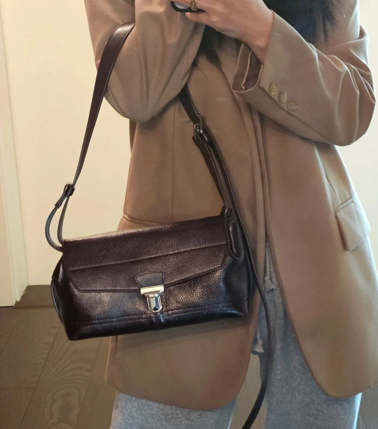 Женская сумка через плечо Lem * re черная из телячьей кожи 2024