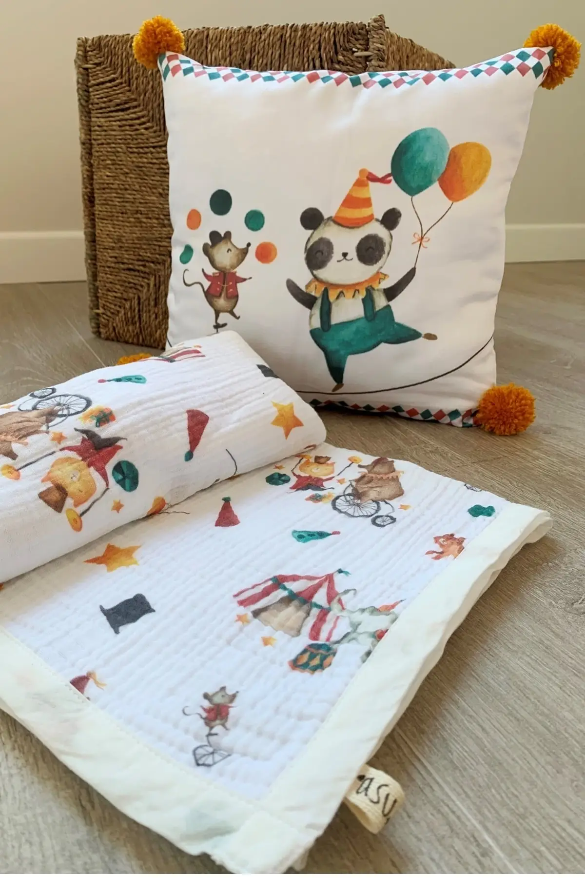 Circus Organic Cotton Pillow decorate & 4 Floor Müslin Blanket Baby Gift Mother Child