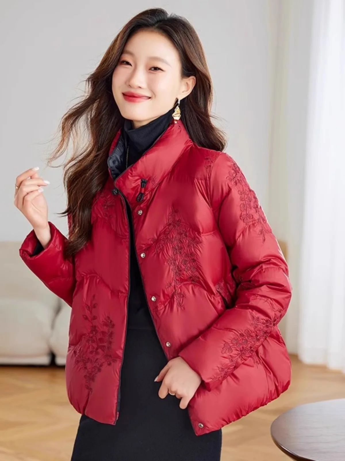 Красный воротник-стойка для мамы среднего возраста пуховик свекрови женский