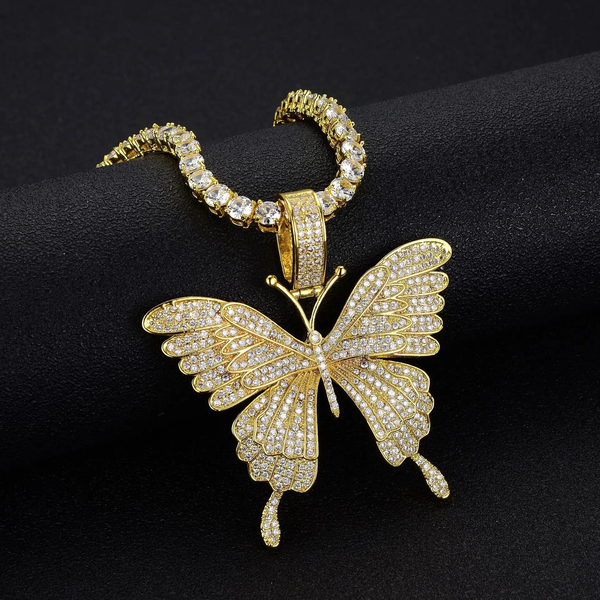 

Hip Hop Shiny Butterfly Pendant Necklace for Women Trendy Female’s Jewelry Blingbling Full Gemstone Sweater Chain Gifts for Girl