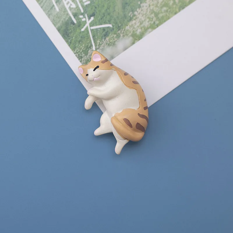 

Магнит на холодильник Ленивый кот