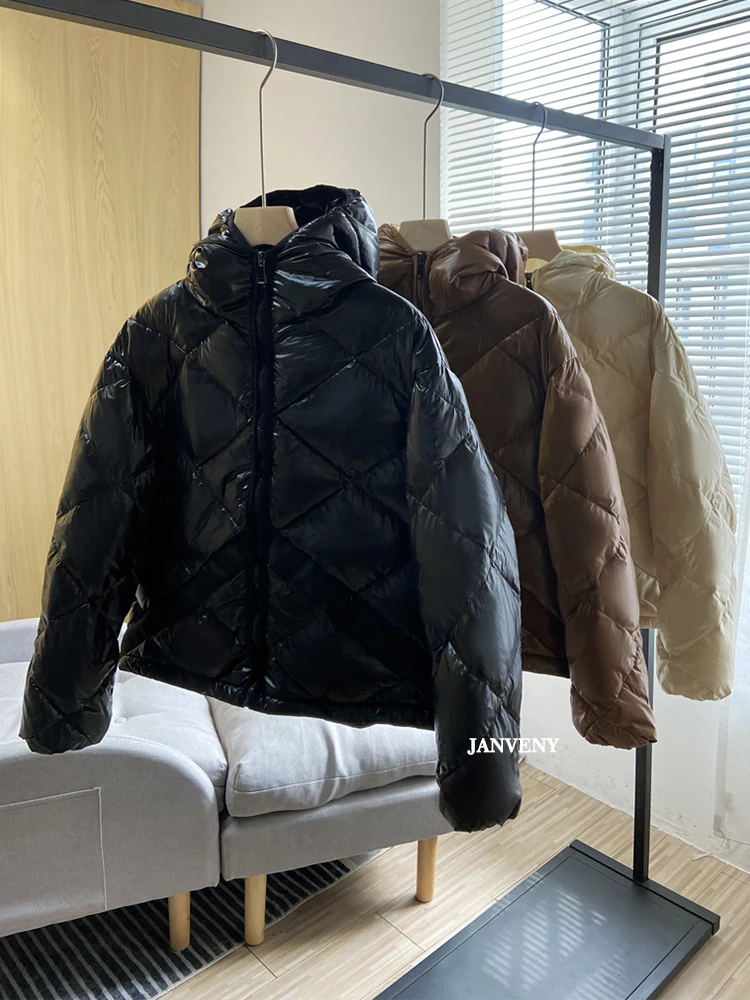 

Janveny 2022 модное глянцевое черное белое пуховое пальто, женская зимняя свободная пуховая куртка с капюшоном, утепленная теплая короткая Водон...
