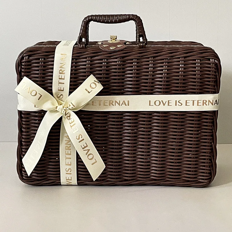 

2023 New 13-inch Retro Bamboo Gift Suitcase