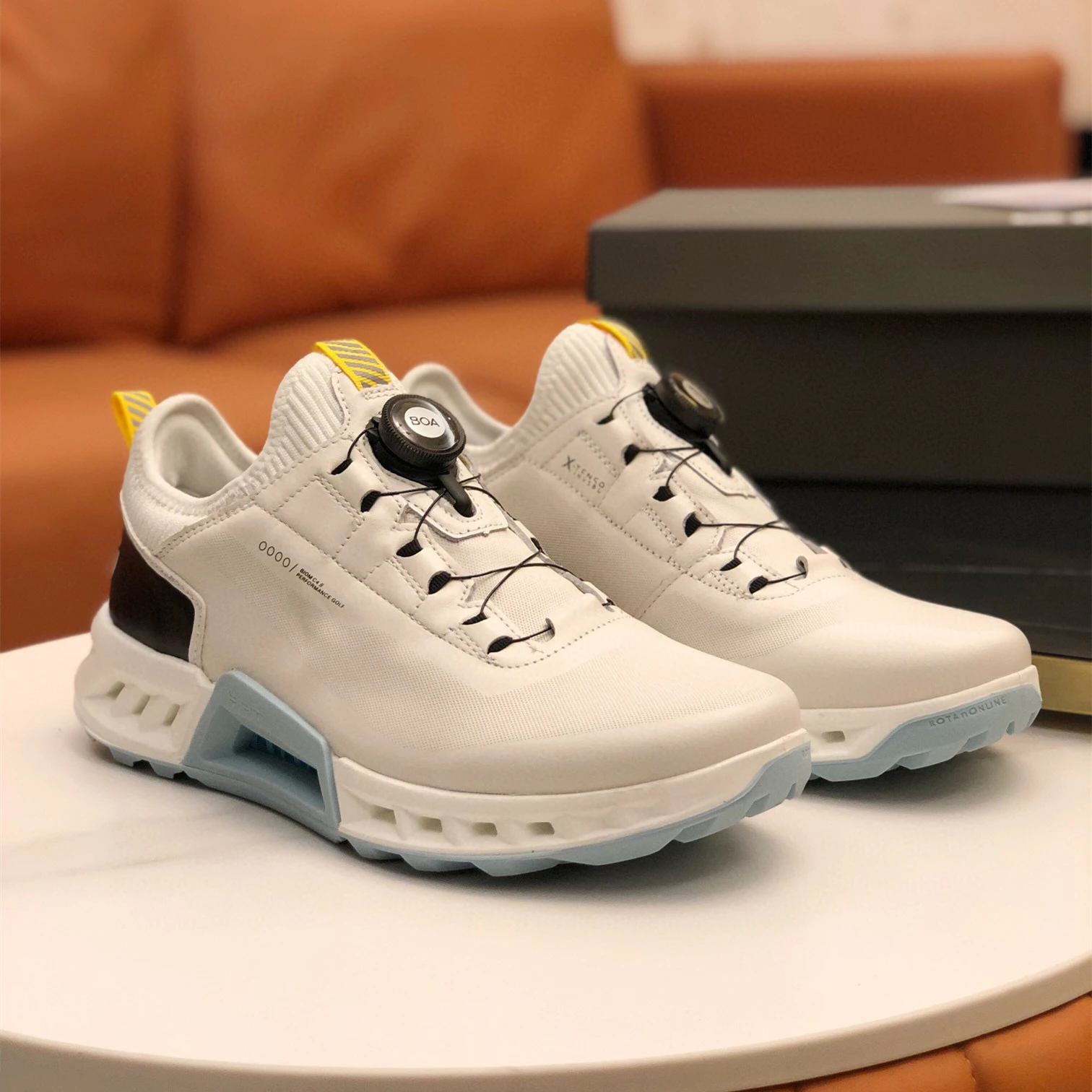 

2023 New leather golf shoes comfortable outdoor golf training sneakers leather golf sneakers fashion men's shoes