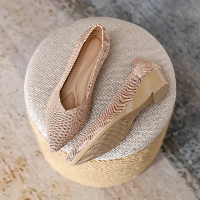 Туфли лодочки киттен хиллс. Тканевые лодочки. Лодочки на низком каблуке. Бежевые лодочки centro. Тканевые лодочки.