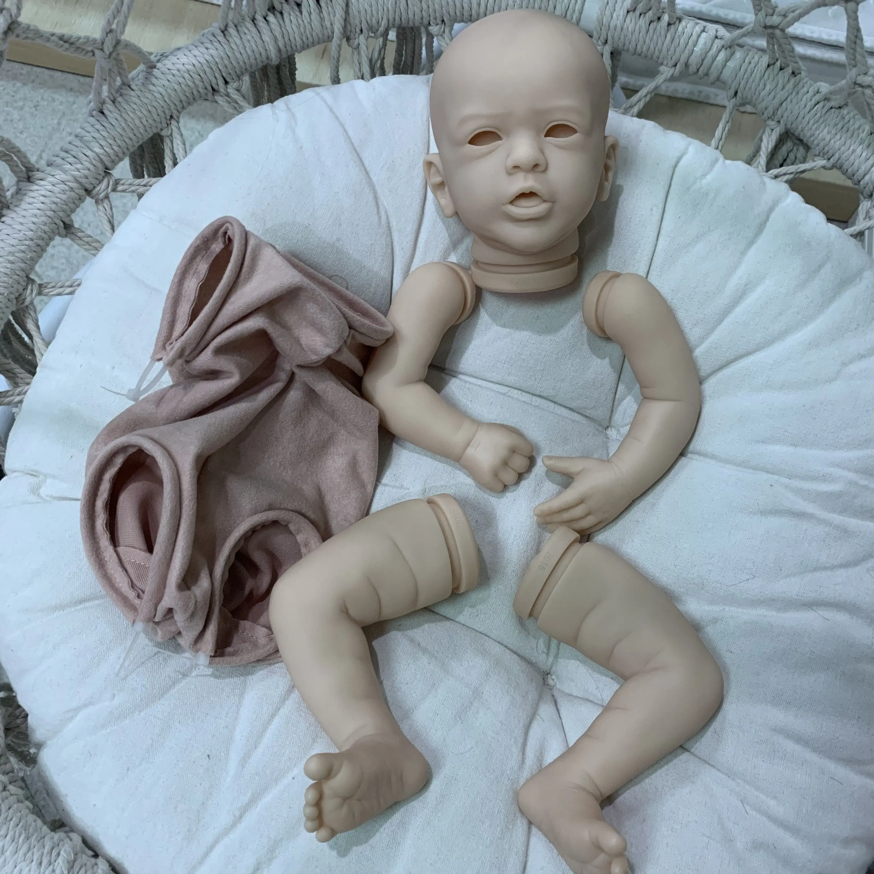 

SANDIE 20 дюймов Кукла реборн набор Aleyna популярное милое лицо свежий цвет мягкий на ощупь с COA