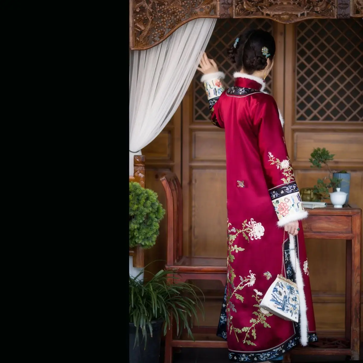 Рисунок 6 - Китайское традиционное платье YiChengFengXu