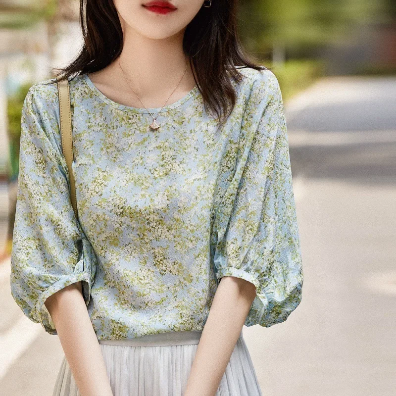 Элегантный летний шелковый топ с рукавами-фонариками и принтом для похудения