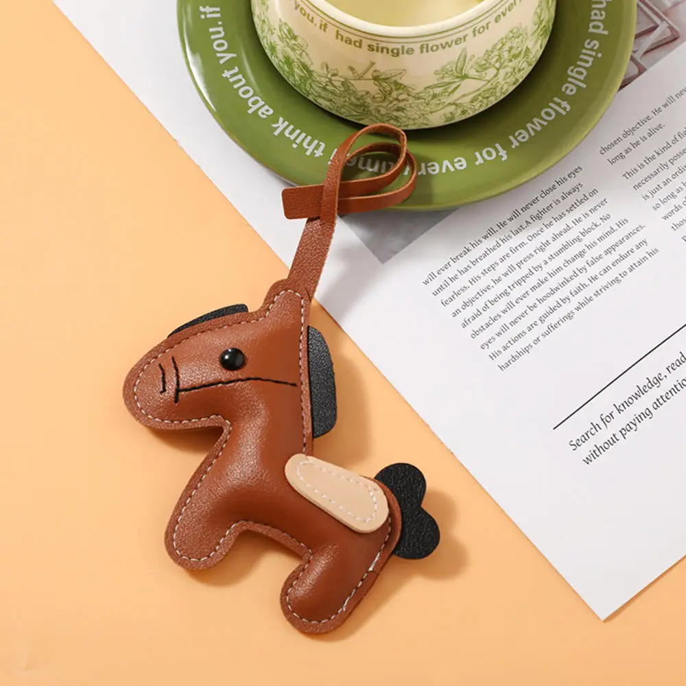 

Кожаный брелок-подвеска в форме кошки