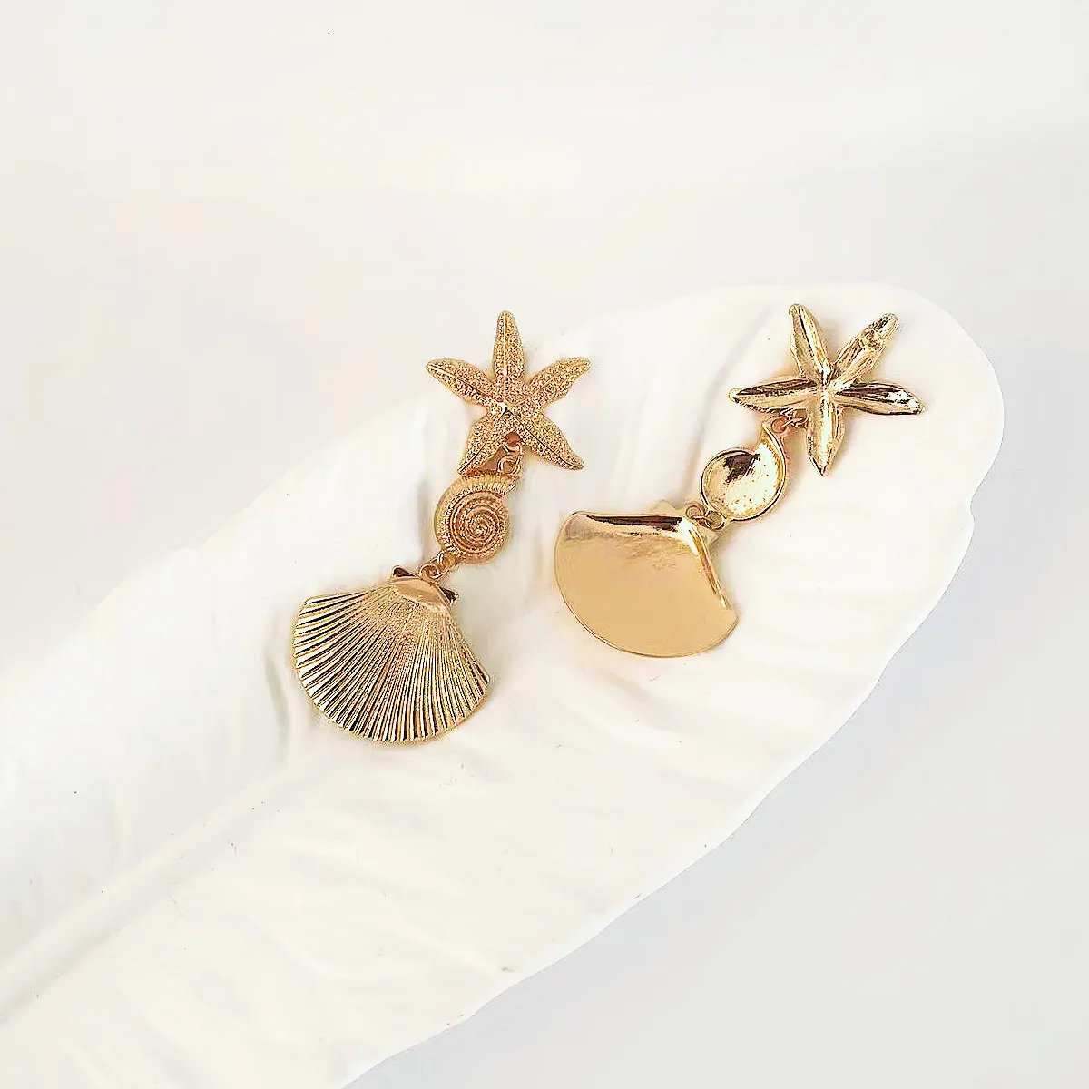 МОДНЫЕ ЮВЕЛИРНЫЕ ИЗДЕЛИЯ MITTO И ВЫСОКОЕ АКСЕССУАРЫ С ЗВЕЗДНЫМИ РАКУШКАМИ АССОРТИ