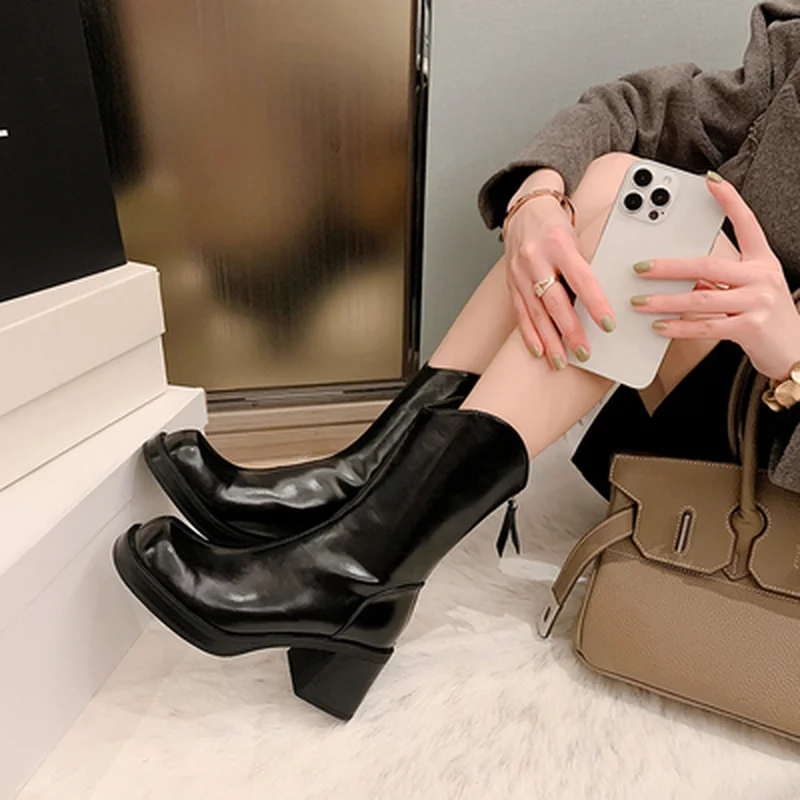

However, Women's Knee Boots In Autumn 2022, New Thick Heels and Long Barrels Are Thin In Spring and Autumn High-top Knight Boots