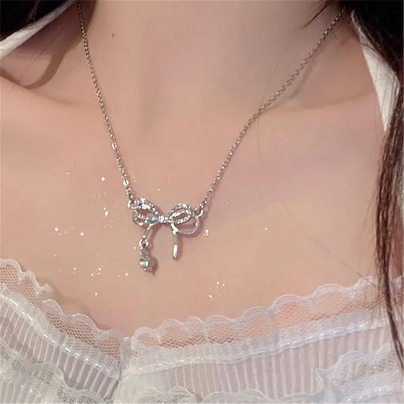 

LETAPI New Exquisite Crystal Bow Necklace for Women Silver Color Clavicle Chain Necklaces 2023 Trend Aesthetic Jewelry