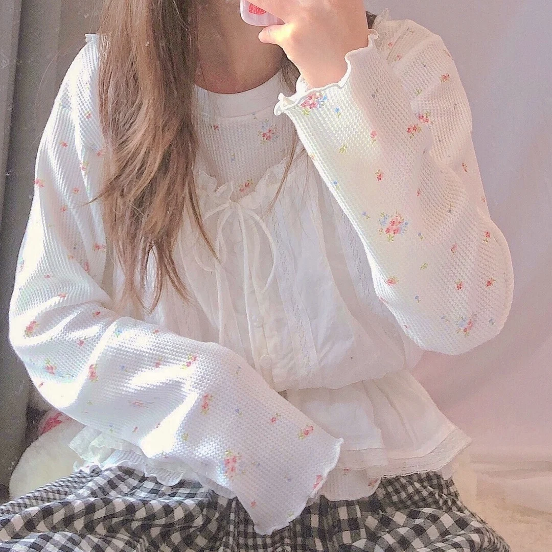 

Femme New Chic Lace Tops All-Match Vintage Kawaii Cute White Top 2021 Women Harajuku Retro Floral Printing Long Sleeve T-shirts