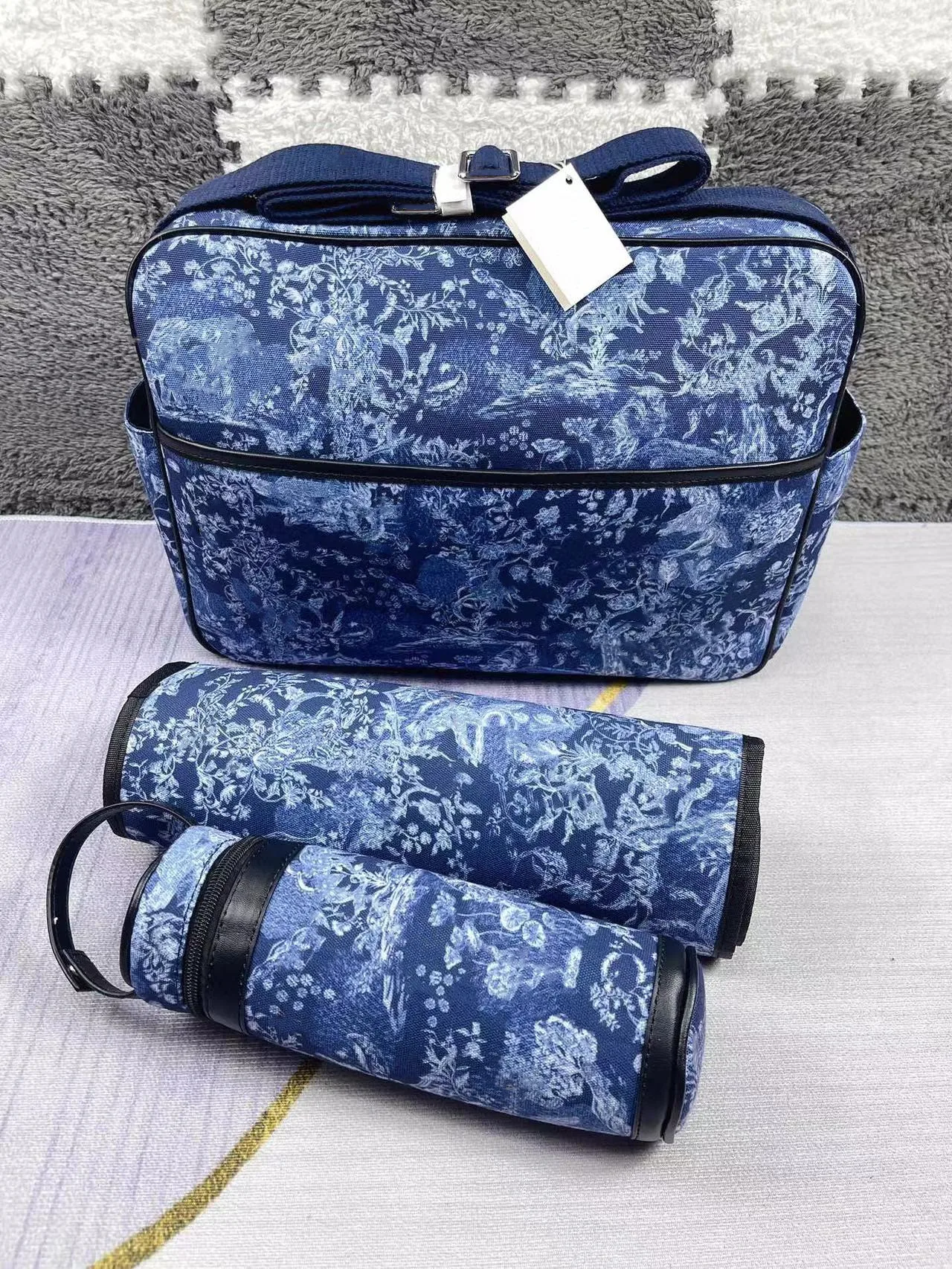 

2022 Four seasons high quality fashion brand printed satchel + thermos bag + cushion three piece baby bag Mommy bag