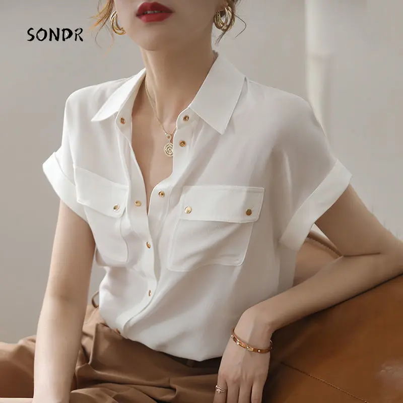

Женская рубашка с коротким рукавом, белая рубашка, корейский деловой костюм с карманами и пуговицами с лацканами, летний модный женский топ,...