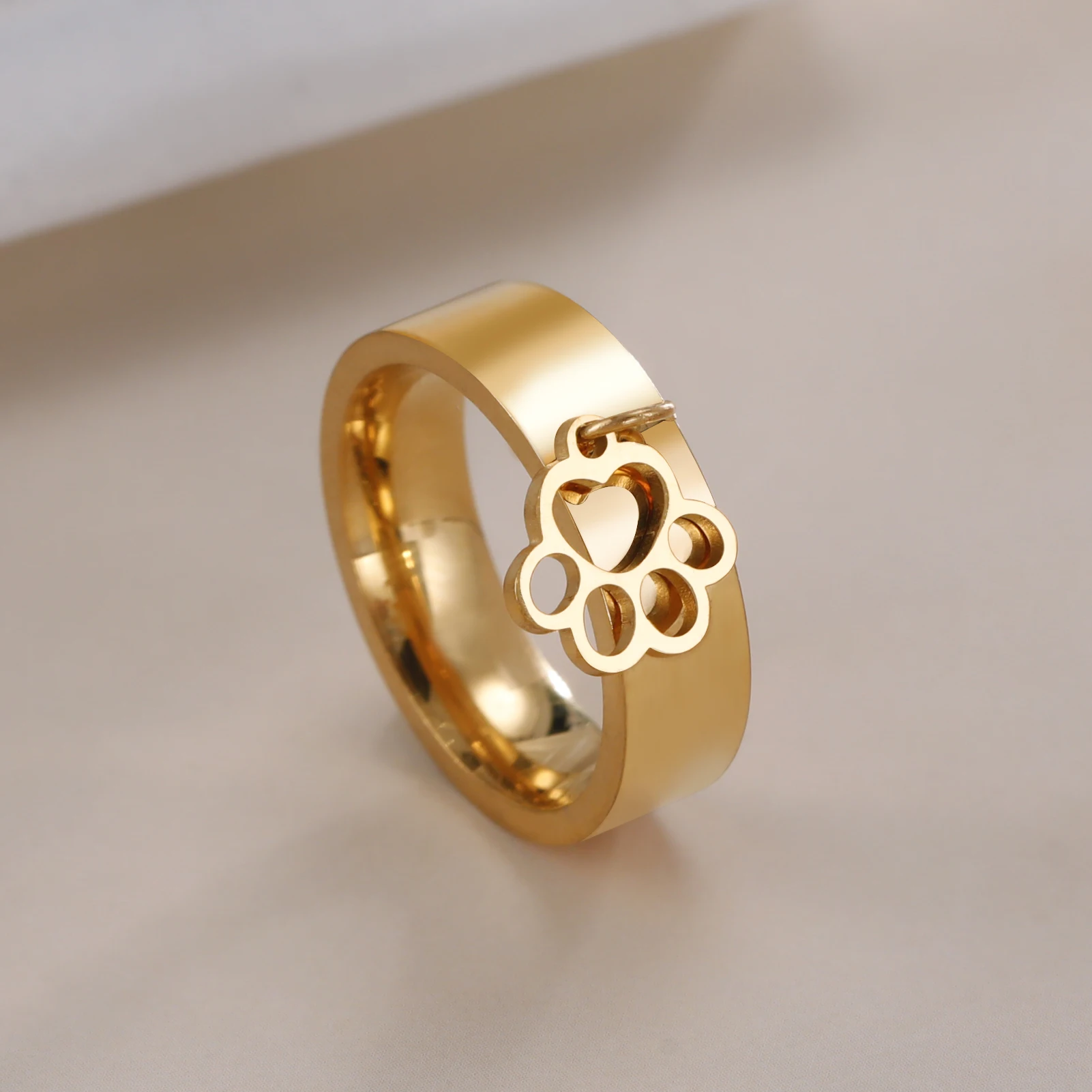 Подвеска в виде кошачьей лапы