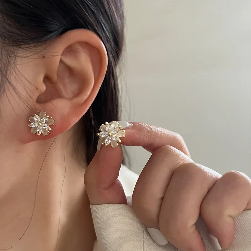 Серьги с хрустальными цветами для женщин в зимнем стиле крутой дизайн новый