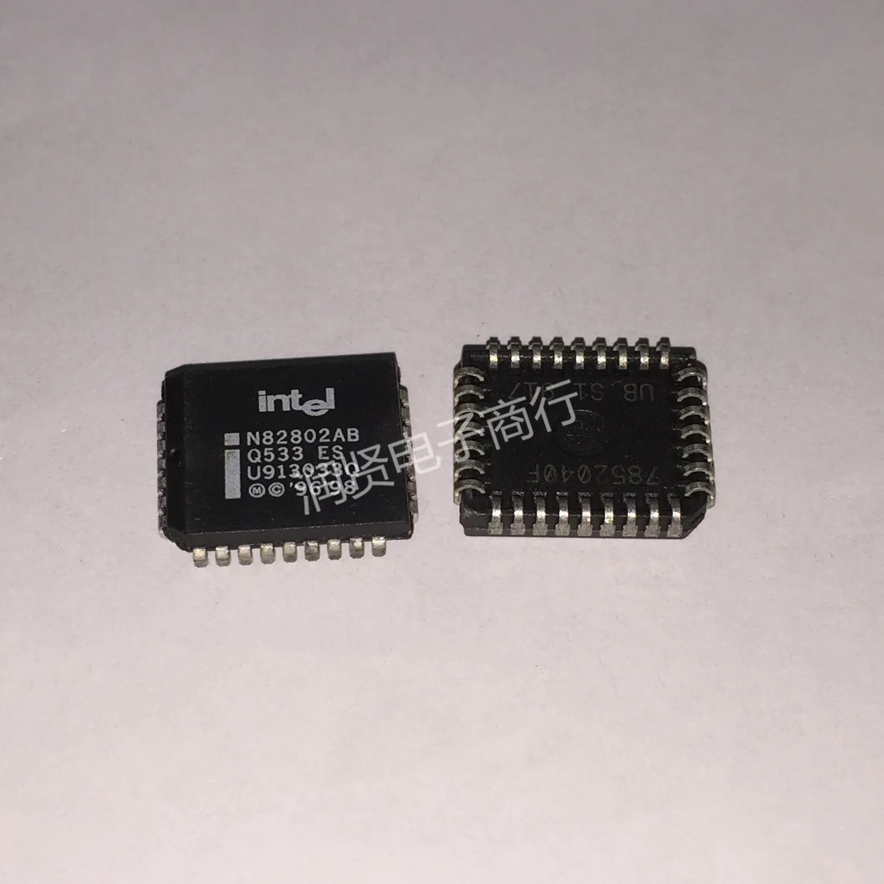 2PCS N82802AB N82802 PLCC Brand new original