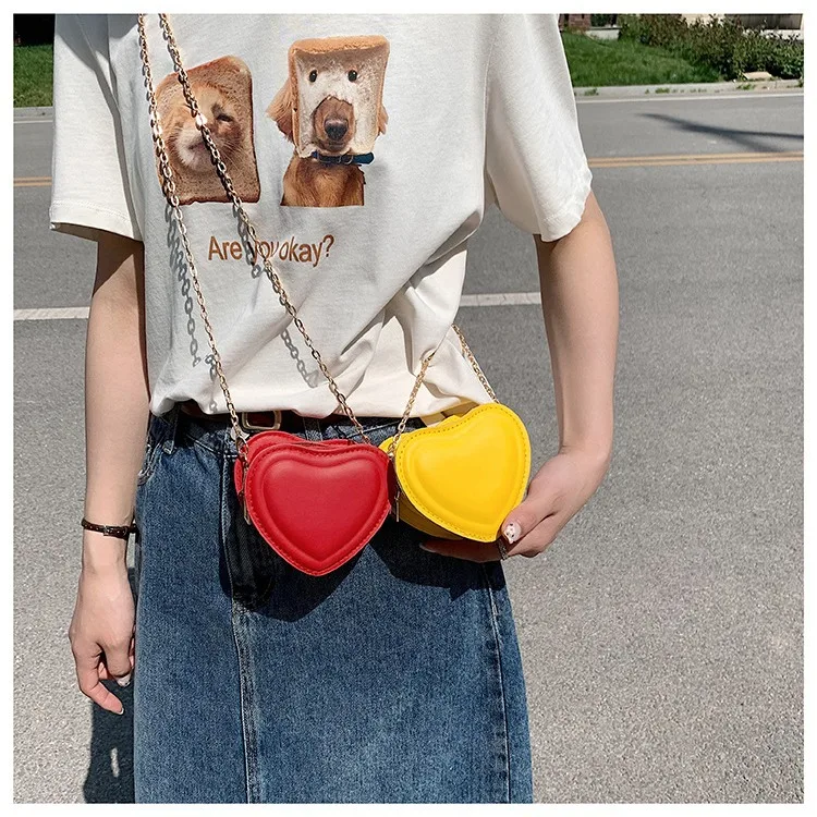 Классические сумки через плечо с сердечками для женщин и девушек косметичка на