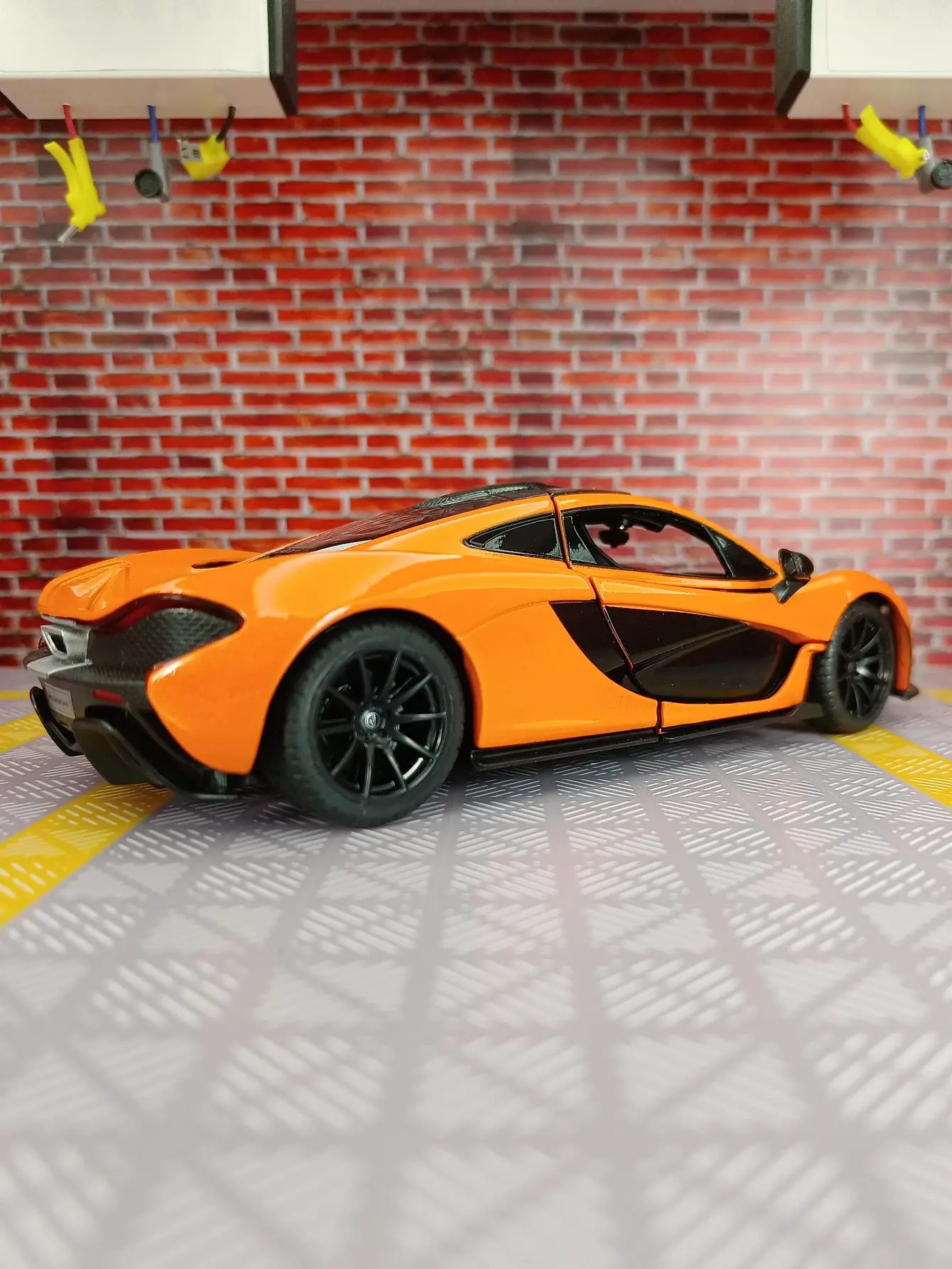 Модель суперкара из сплава rastar 1:24 McLaren P1, переднее колесо можно превратить и дверь и капот можно открыть, тонкая работа. (art.: 3920cf2ec0718) - 3920cf2ec0718