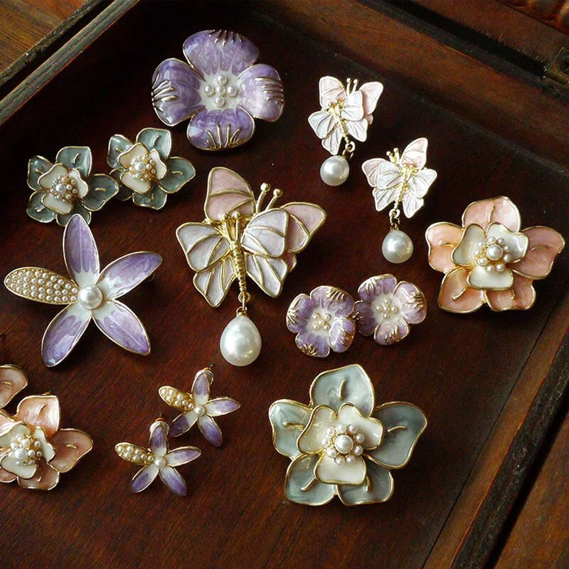 

Retro Pink Purple Glaze Butterfly Love Flower Pearl Brooch Antique Engraved Vintage Pins Jewelry