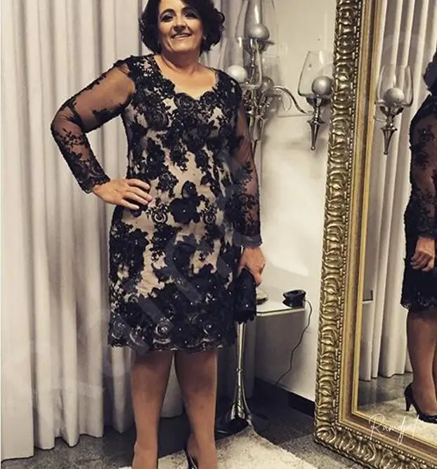 

Short Mother Of The Bride or Groom Dresses Plus Size Scoop Long Illusion Sleeves Knee Champagne Black Lace Wedding Party Gowns